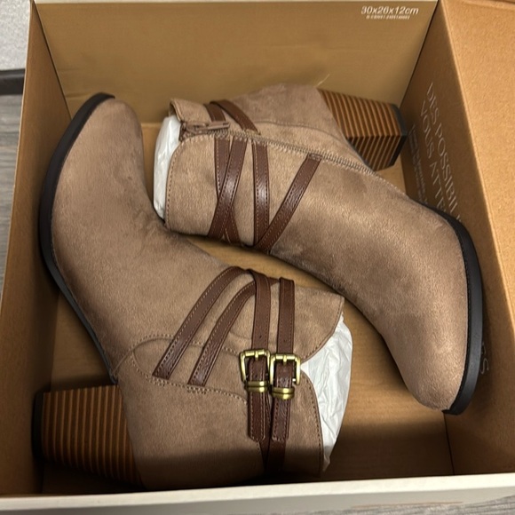 LifeStride Jezebel Bootie - Picture 2 of 10